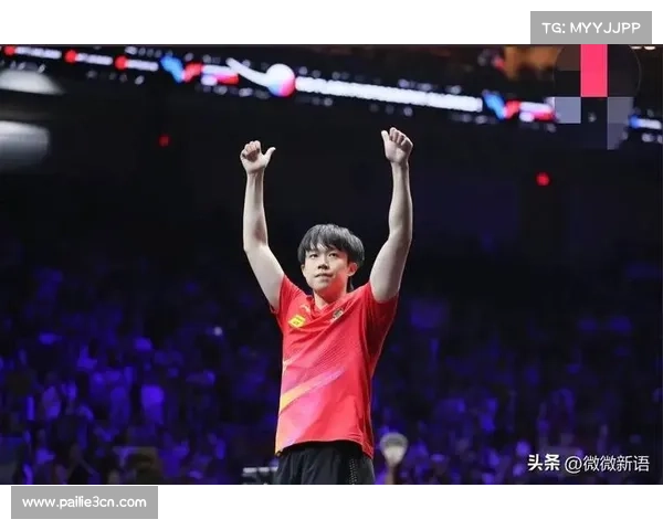 阳光男孩王楚钦随国乒出征印度亚锦赛香港转机与队友打牌笑声不断 阳光男孩王楚钦随国乒出征印度亚锦赛香港转机与队友打牌笑声不断